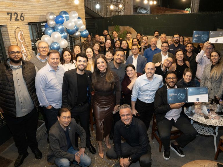 Evento da ABRAFAC celebrando World FM Day com profissionais do facility management brasileiro reunidos em confraternização