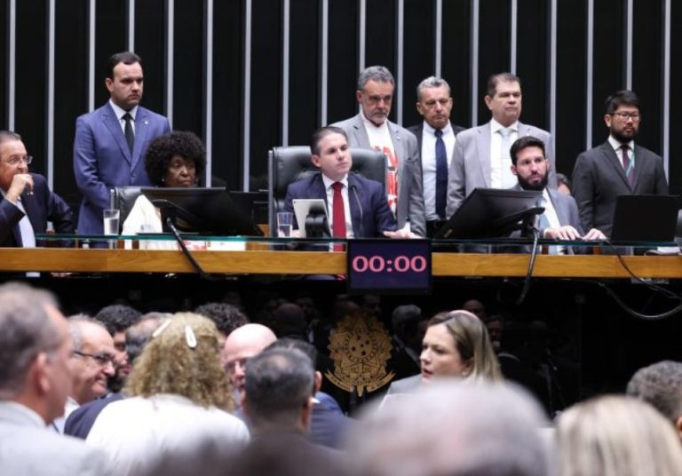 Sessão parlamentar discute PEC que impacta terceirização de serviços e facilities management com nova jornada de trabalho